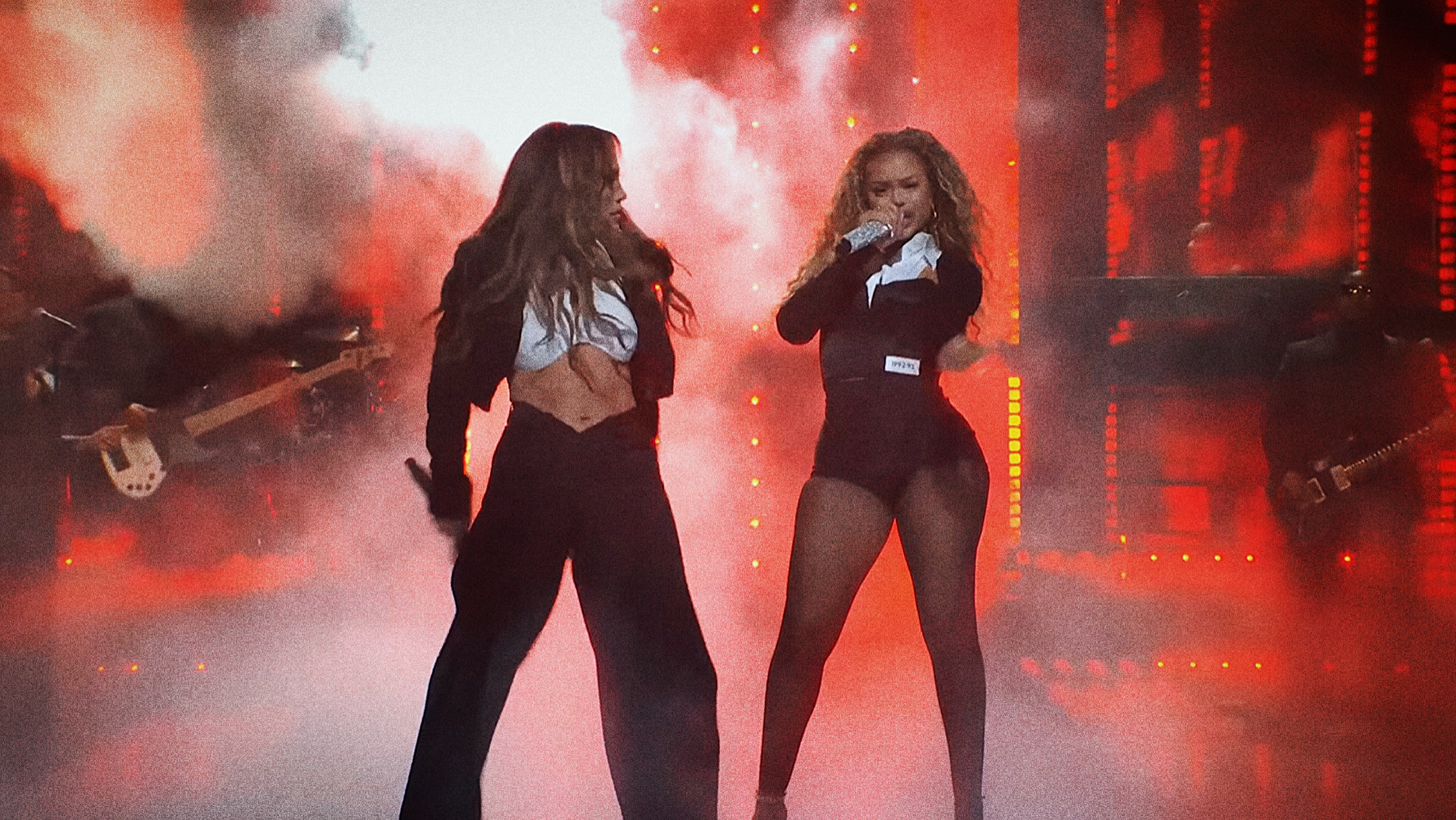 Jennifer Lopez Brings Out Latto On SNL: Watch