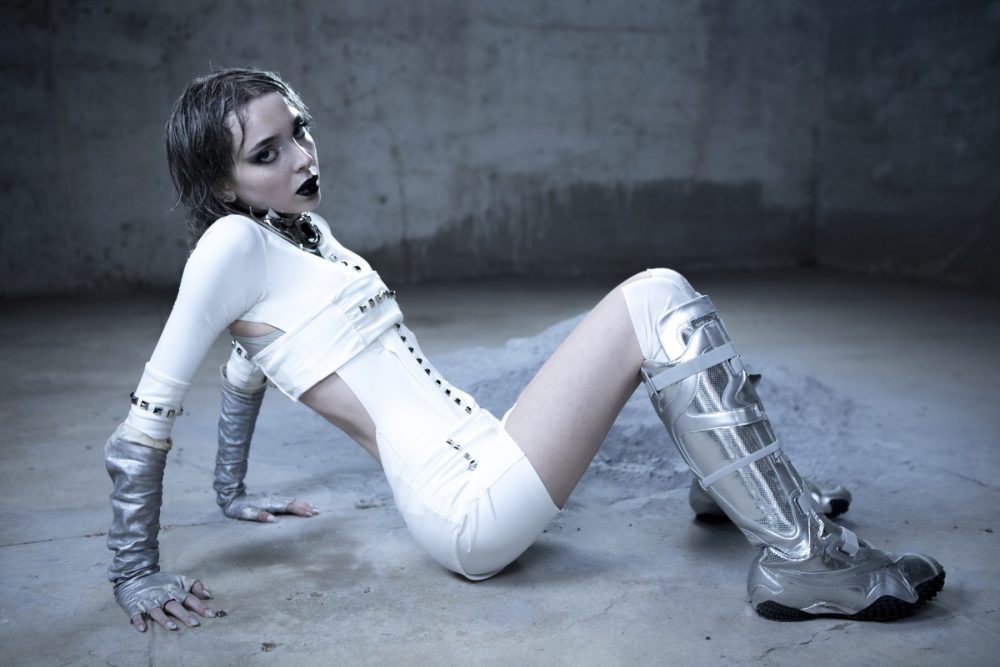Sophie Powers Gets Bold and Raw in New Single “muddy”
