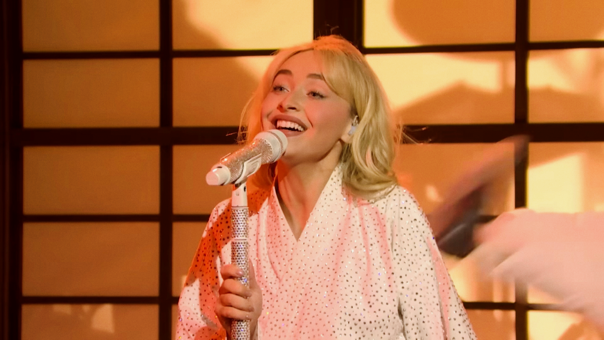 Sabrina Carpenter Performs ‘Manchild’ and ‘Nobody’s Son’ on SNL