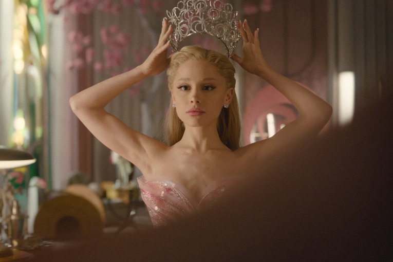 Ariana Grande Makes Billboard 200 History With Seven Albums Charting at Once