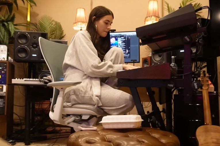Here’s How to Watch Madison Beer’s “Locket” Mini Documentary