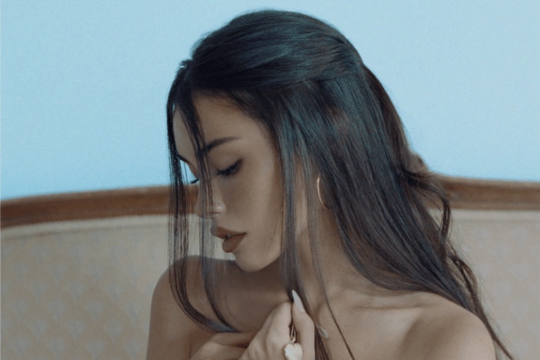 AI Duplicate of Madison Beer’s ‘Locket’ Surfaces on Spotify