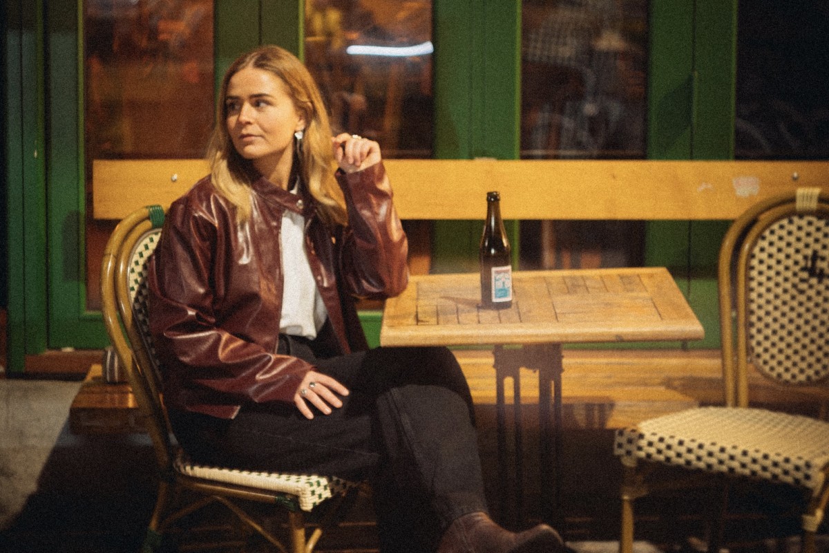 Carmie Releases New Country-Pop Song ‘First Flight To France’