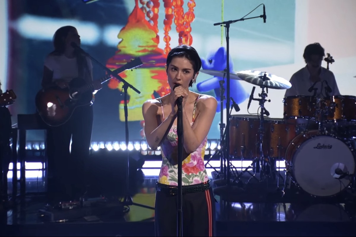 Gracie Abrams Performs “Look at My Life” on Fallon: Watch