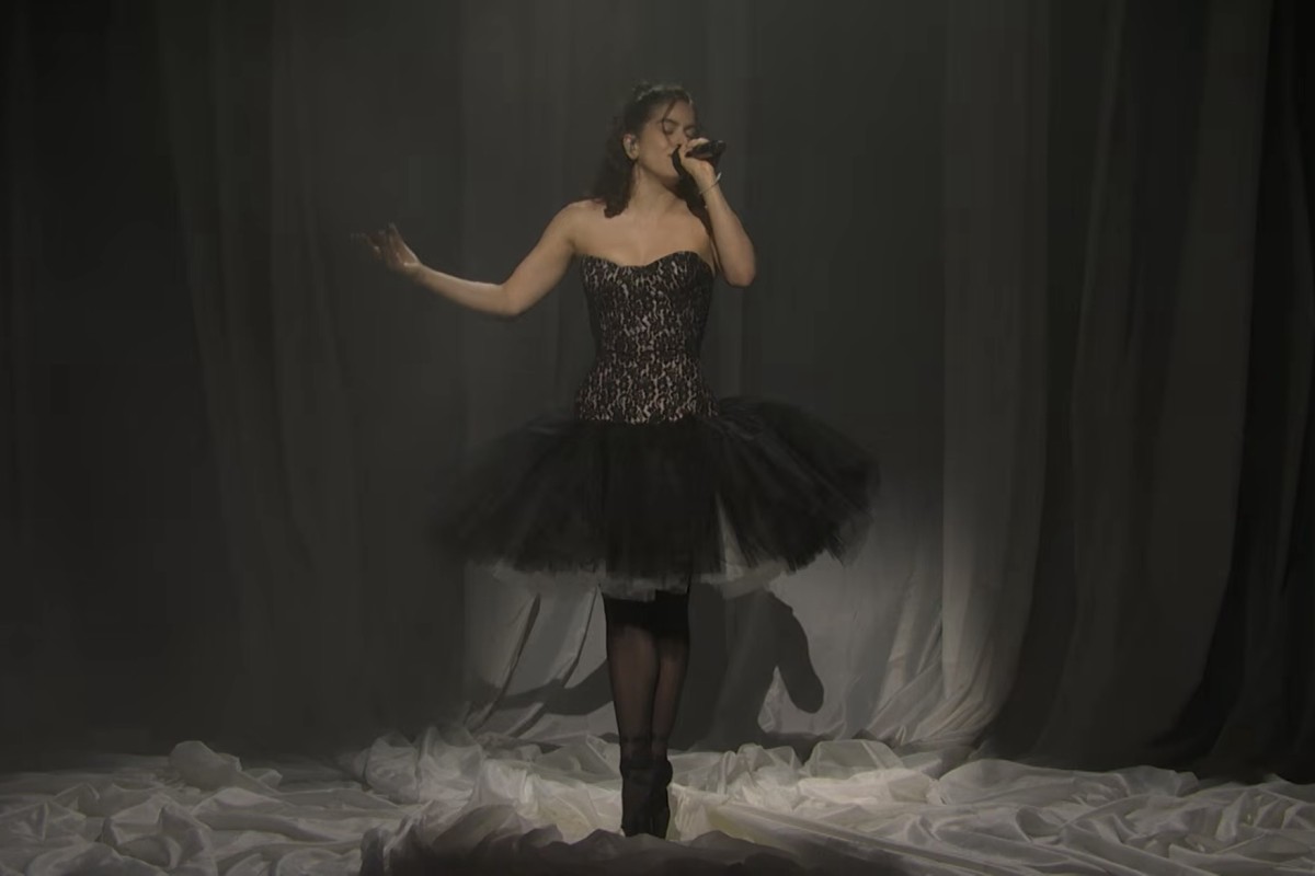 Rosalía Performs “Reliquia” and “Magnolias” on SNL: Watch